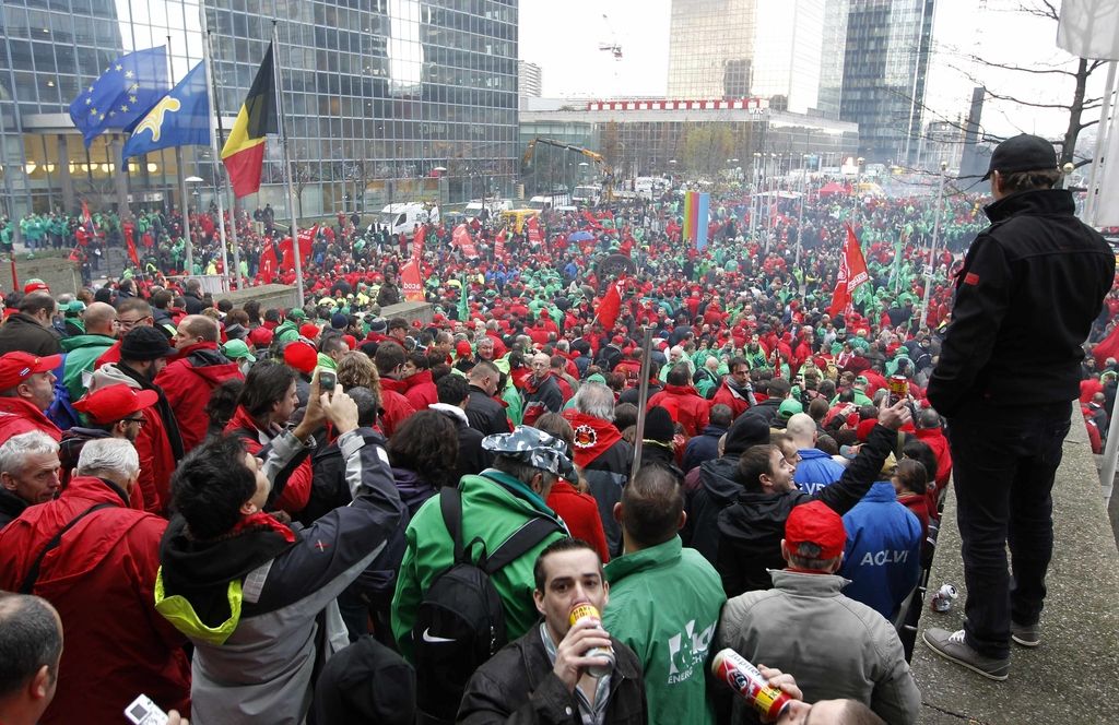 Proti varčevalnim ukrepom tudi tisoči v Bruslju