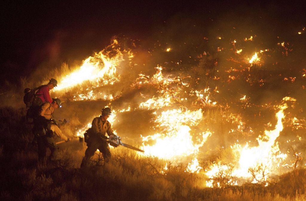 Požar v Nevadi z domov pregnal prek 10.000 ljudi