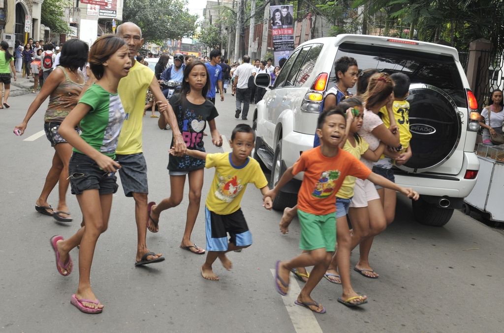 Močan potres v osrednjem delu Filipinov