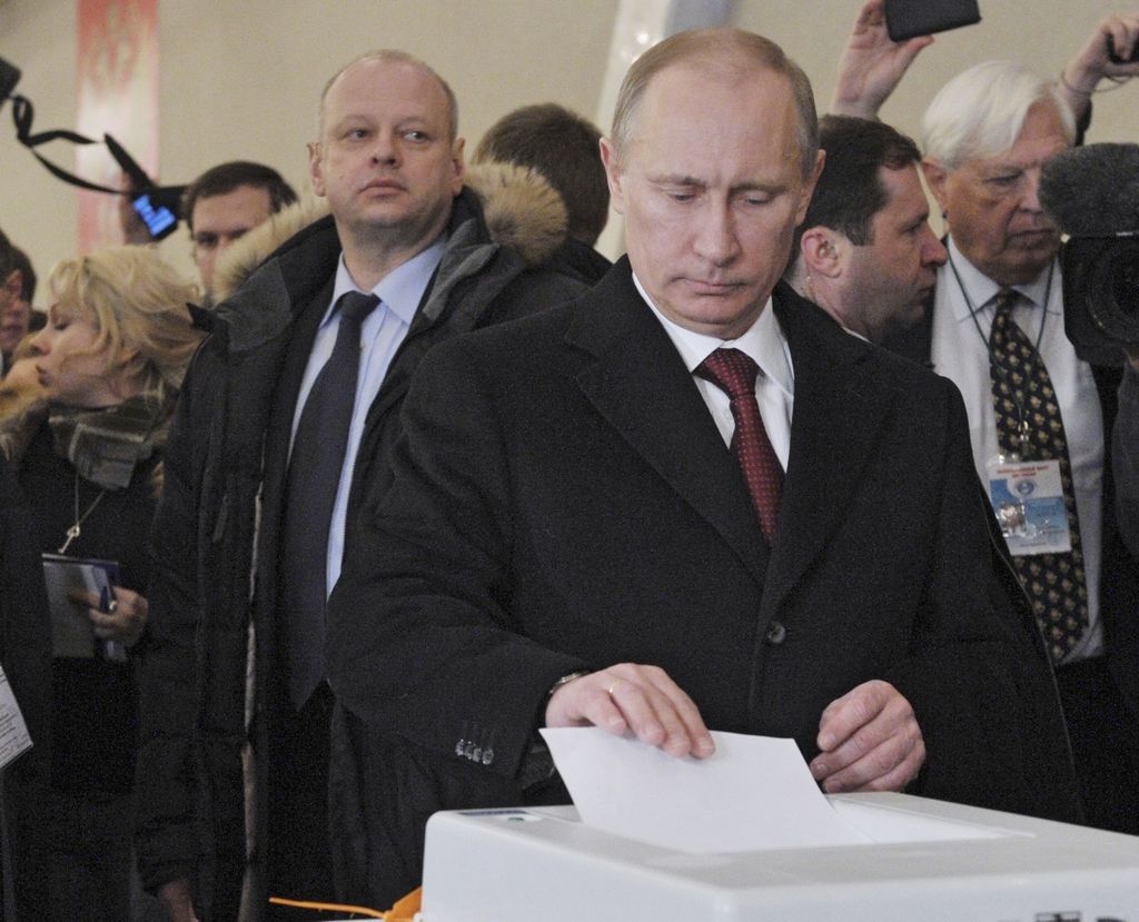 Na volitvah prepričljivo zmagal Putin