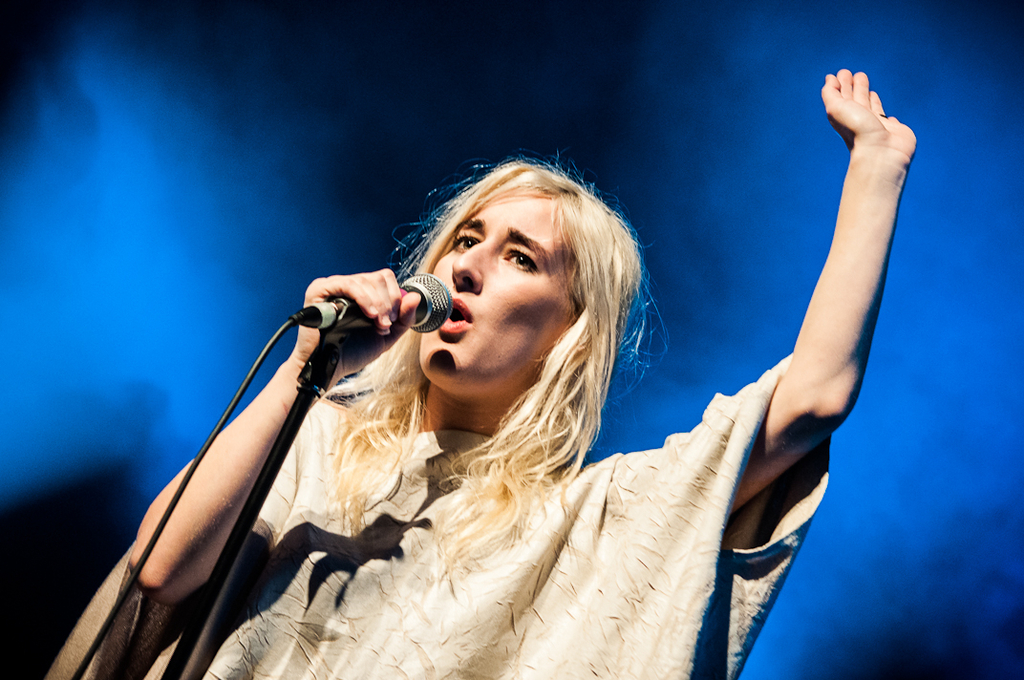 Velikonočna nedelja in Zola Jesus