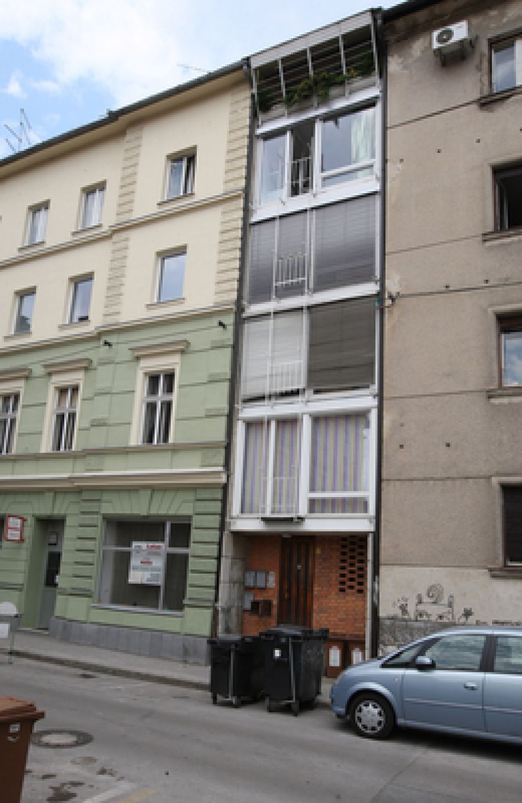 Poizvedovanje novinarke preprečilo prodajo stanovanja za 8000 evrov?