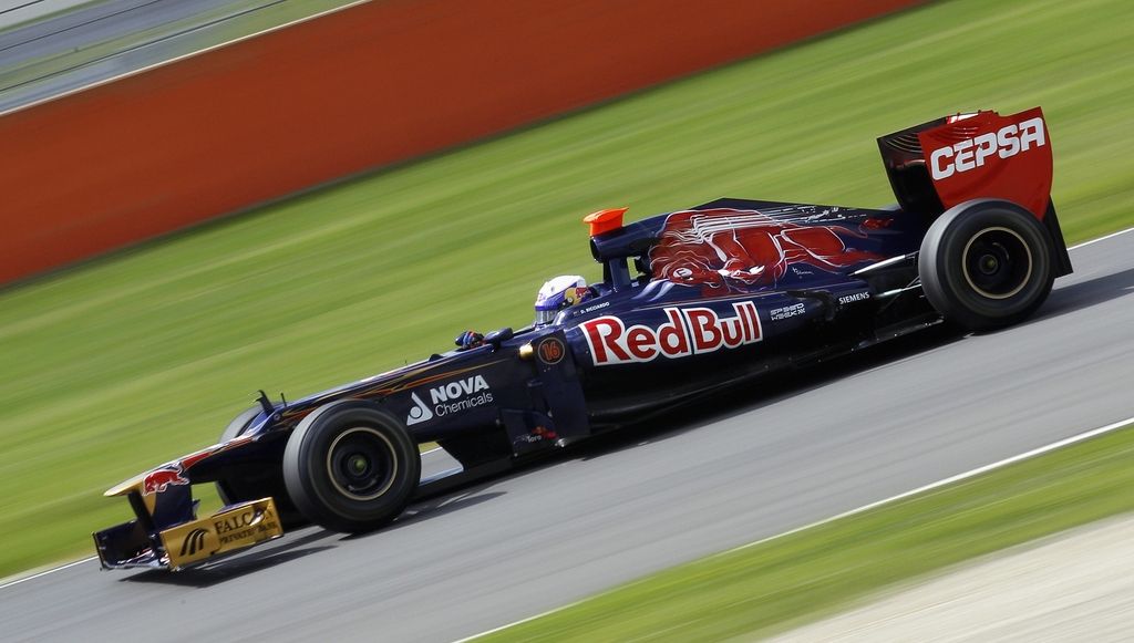 F1: Vettel najhitrejši, Alonso razbil svoj dirkalnik