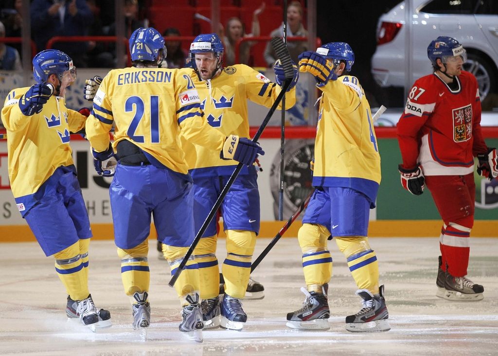 SP v hokeju: Američani po podaljšku prek Kanade, Švedi prepričljivo