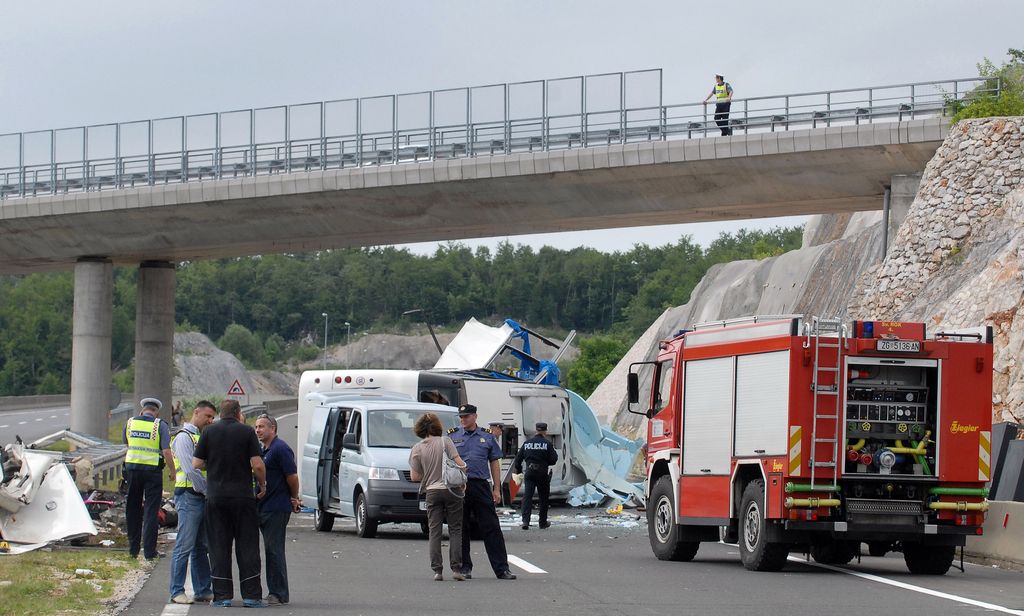 Osem mrtvih v nesreči češkega avtobusa na hrvaškem