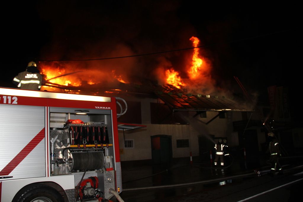 Ogenj v Lescah povzročil za pol milijona škode