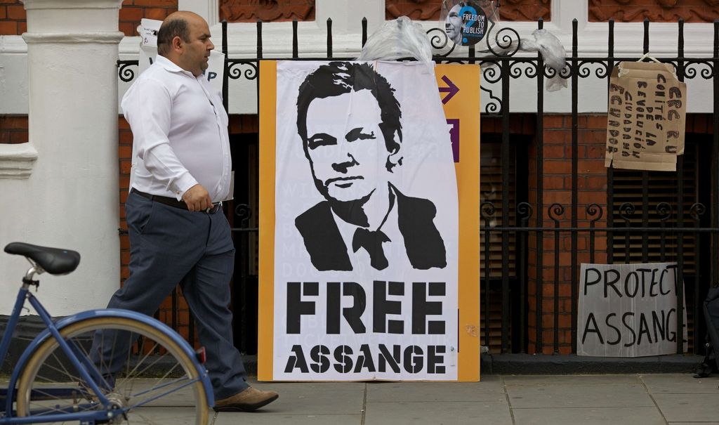 Assange ne namerava upoštevati navodil britanske policije