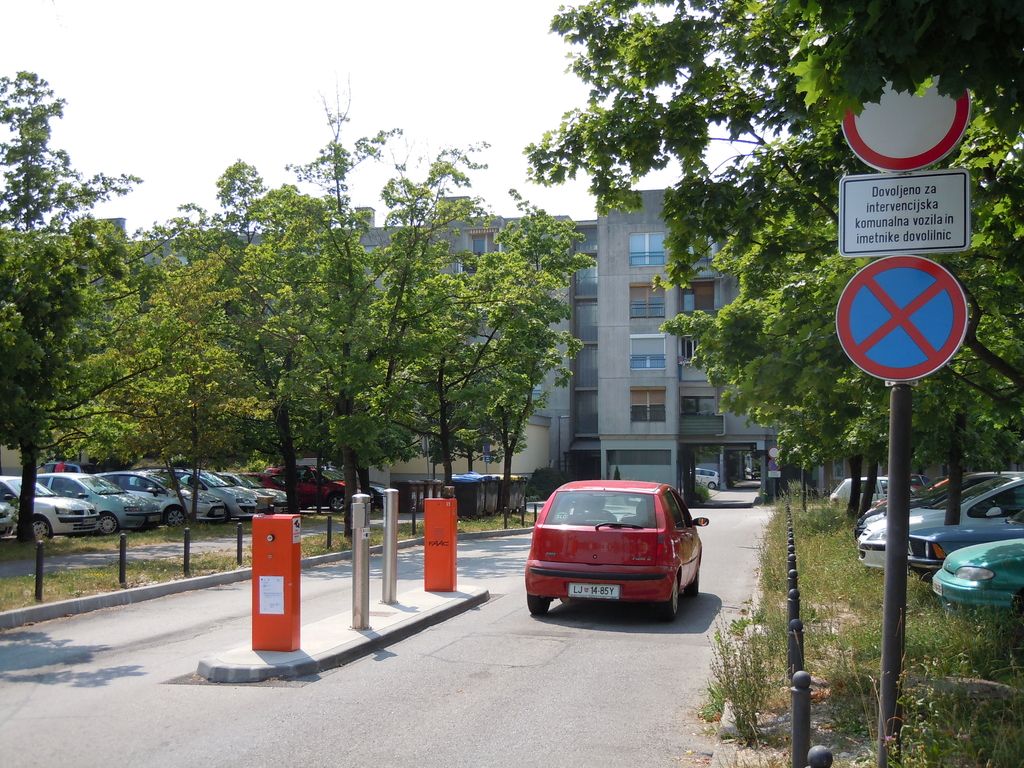 Občina začasno odstranila zapornice v BS3
