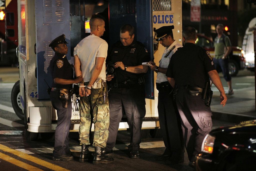 Newyorška policista zgrešila osumljenca in ranila nedolžni ženski