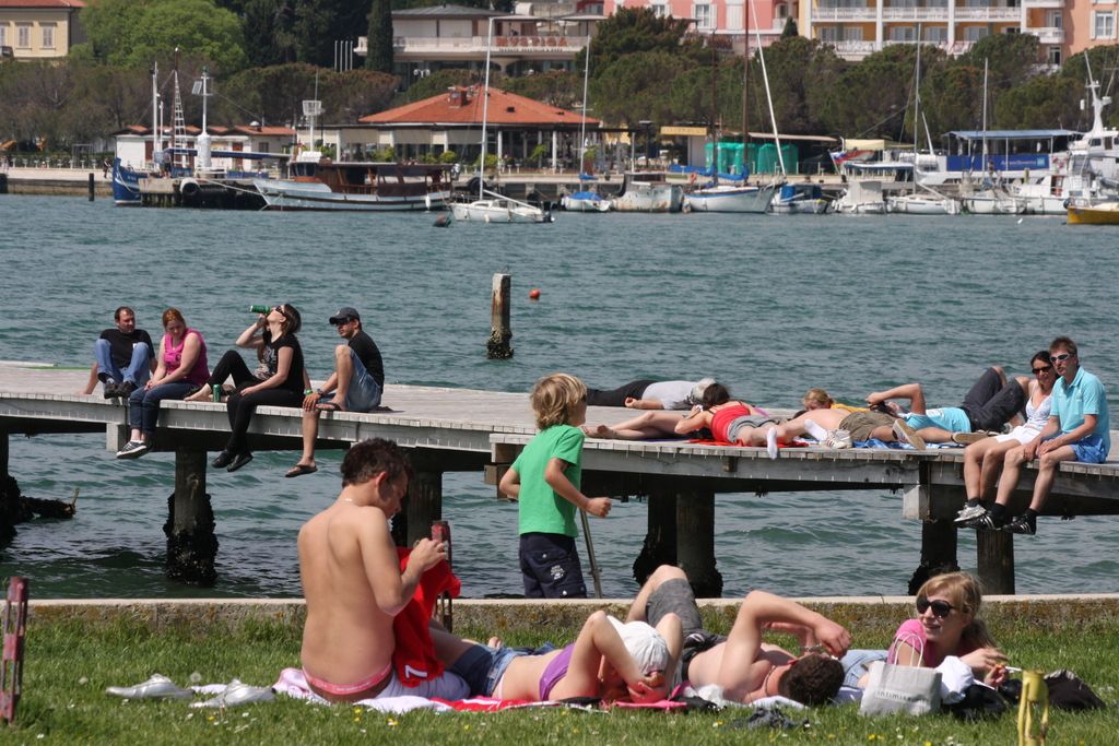Turisti preplavili slovensko obalo
