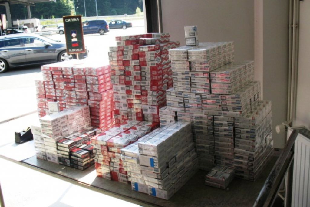 Cariniki na Gruškovju konec tedna zasegli več kot 5700 zavojčkov cigaret