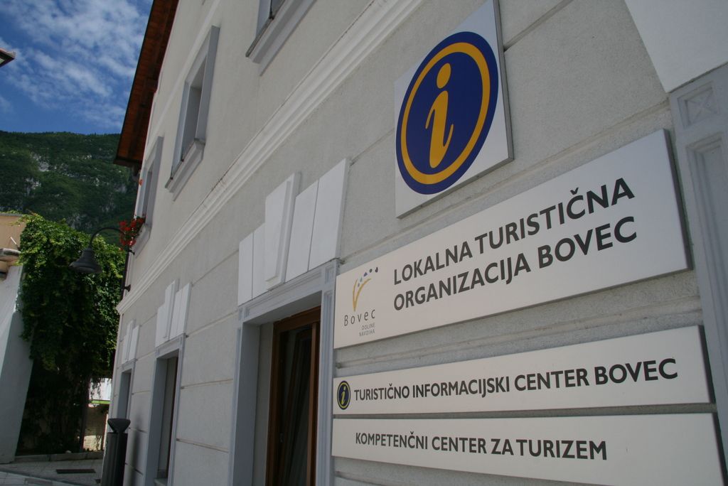 Tržni inšpektorat nad bovški LTO zaradi homofobnega kataloga