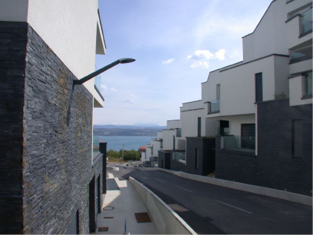 Nepremičninska blaznost na Obali
 