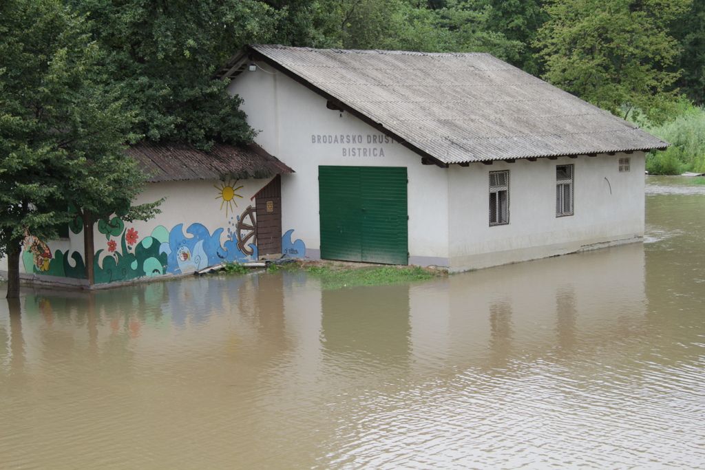 Mura je začela upadati