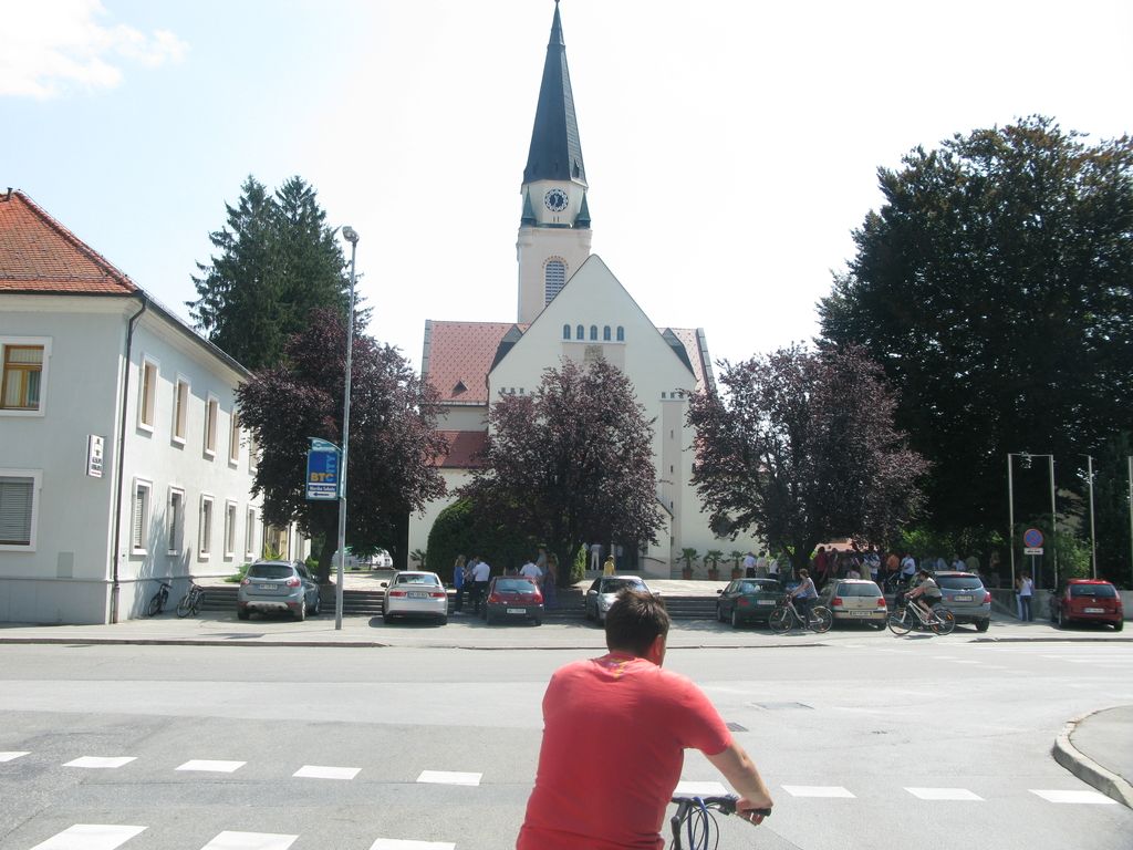 Janusz: Zlom mariborske škofije in  dogajanje v Ljubljani so žalostni dogodki