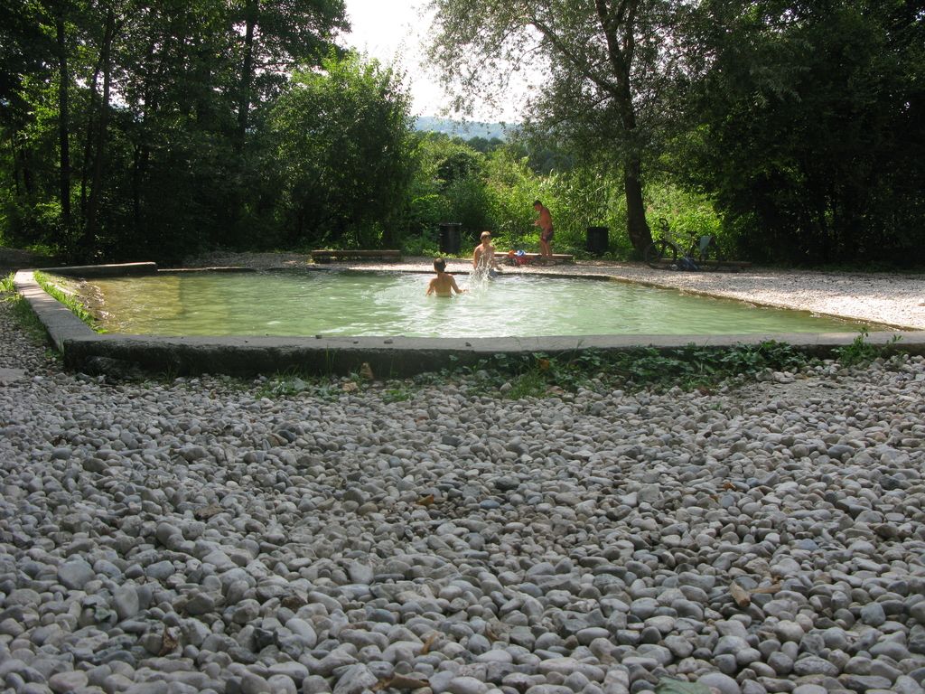Ohladitev v poletni vročini se najde tudi v bližini mesta
