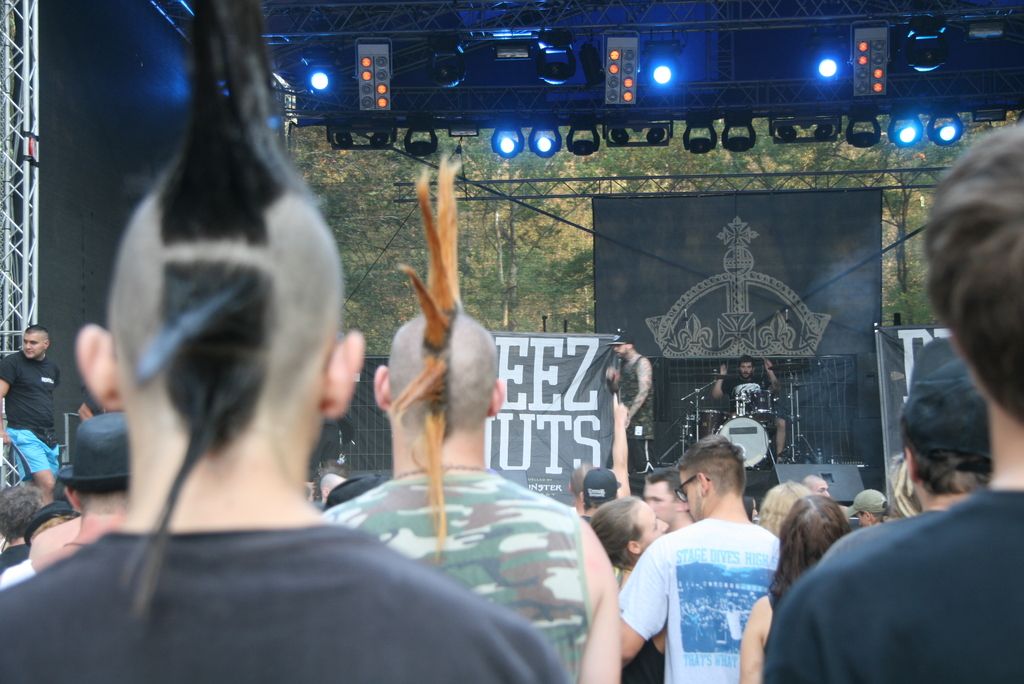Punkerji s polno paro