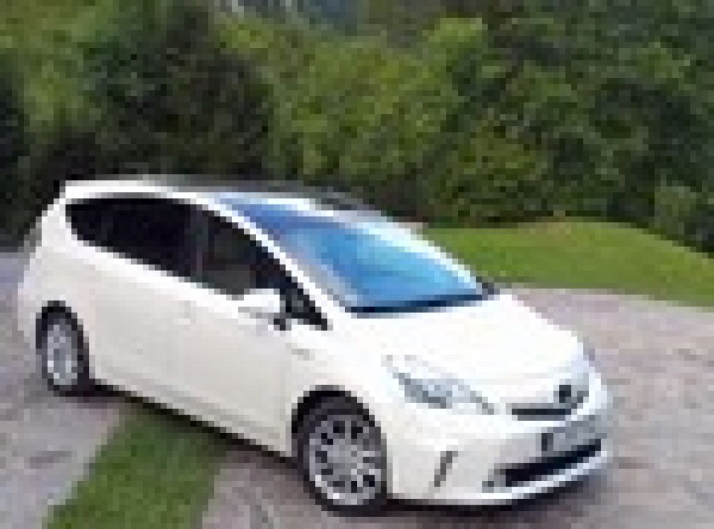 Prius+: hibrid za družinsko rabo