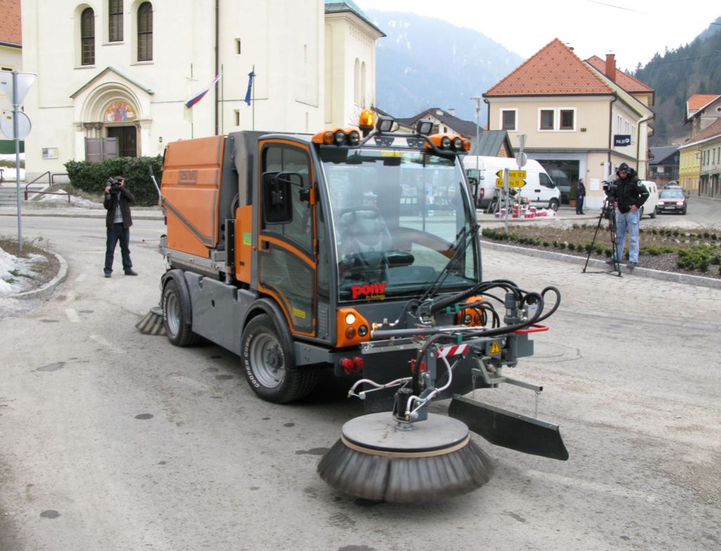 Skupnost občin Slovenije proti dvigu DDV za komunale storitve