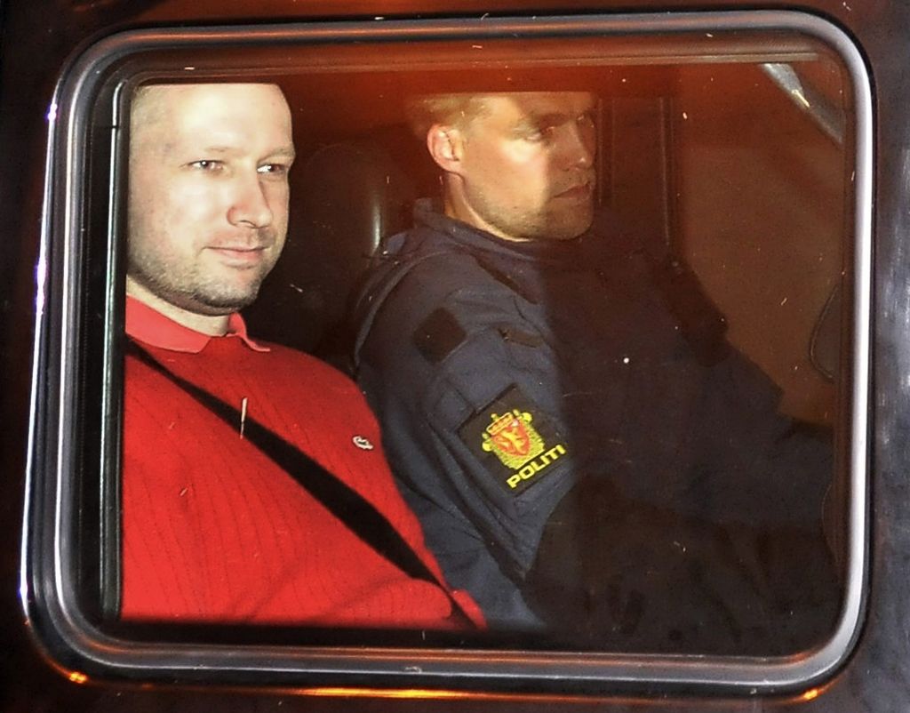 Breiviku do 21 let zapora