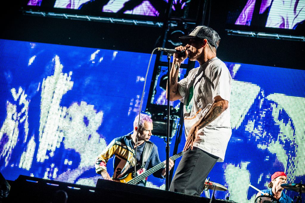 Red Hot Chili Peppers navdušili pri sosedih
