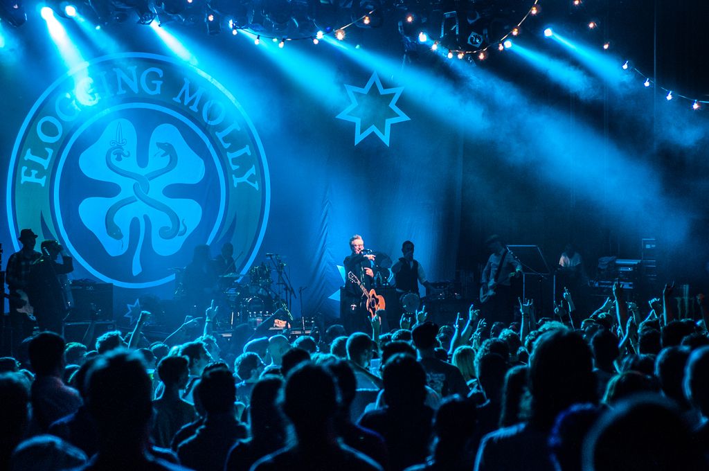 Eksplozija glasbe Flogging Molly v Kinu Šiška