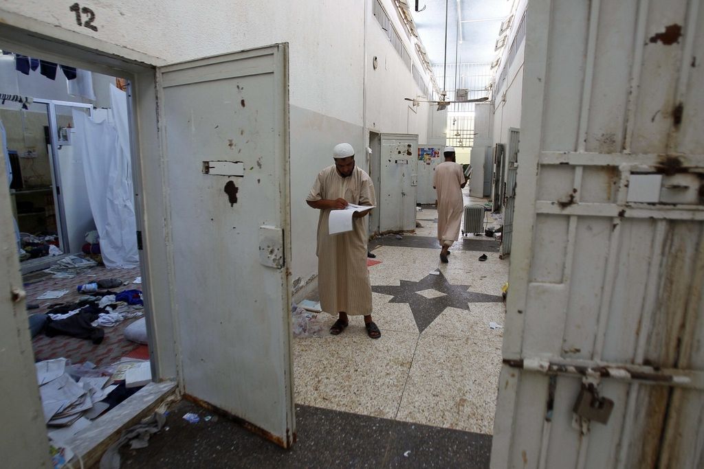 Pri begu iz iraškega zapora ubili vsaj 13 policistov