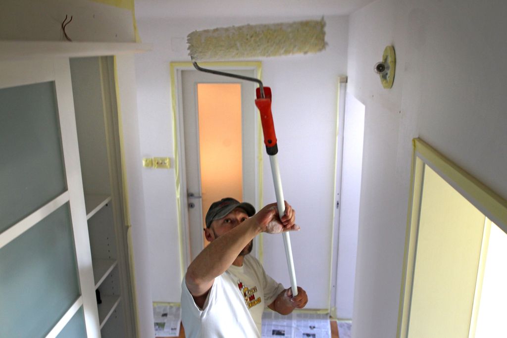 Deloindom: Naredi sam - ženska v trgovini z gradbenim materialom