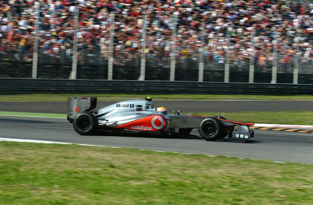 Hamilton v Mercedes, Schumacher končuje kariero?