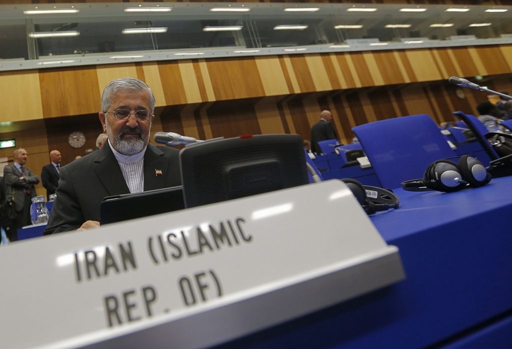 Članice IAEA za mirno rešitev iranske krize