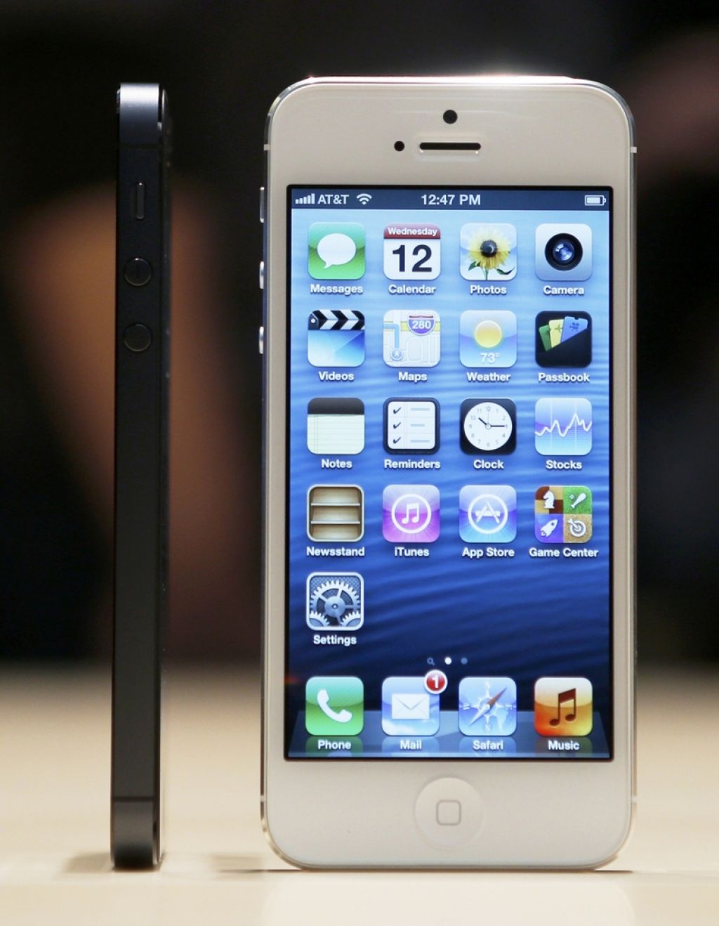 Apple: več kot dva milijona naročil za novi iphone 5
