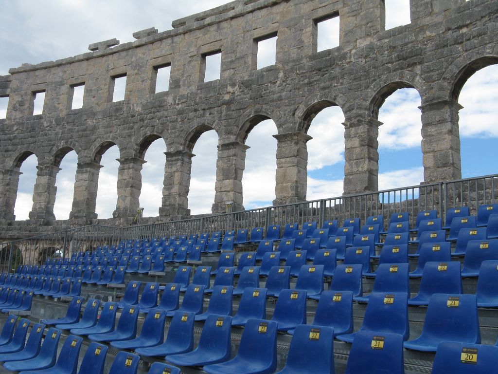 EBEL: zmaji postali gladiatorji in za prvi točki blesteli v amfiteatru