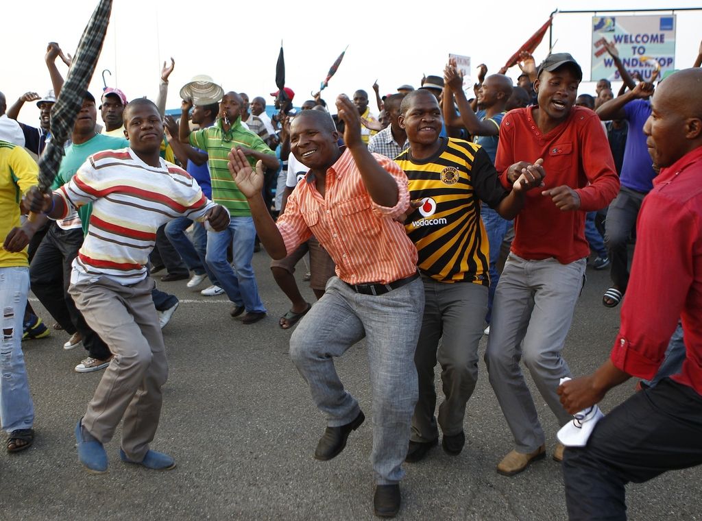 Južna Afrika: policija nad protestnike pred rudnikom v Rustenburgu