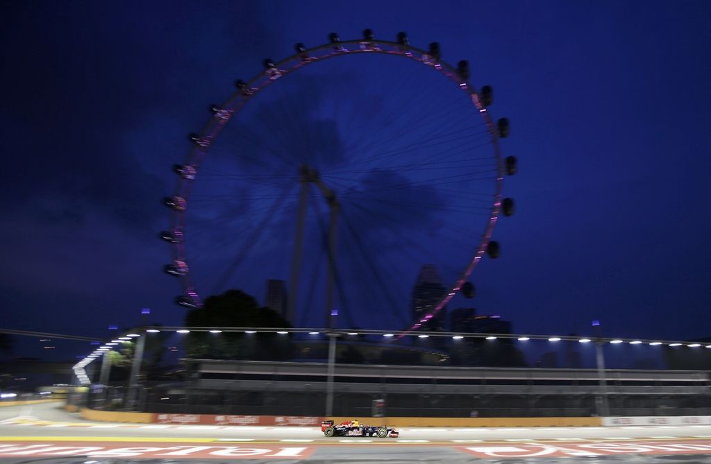 F1: nočni spektatel v Singapurju pripadel Vettlu
