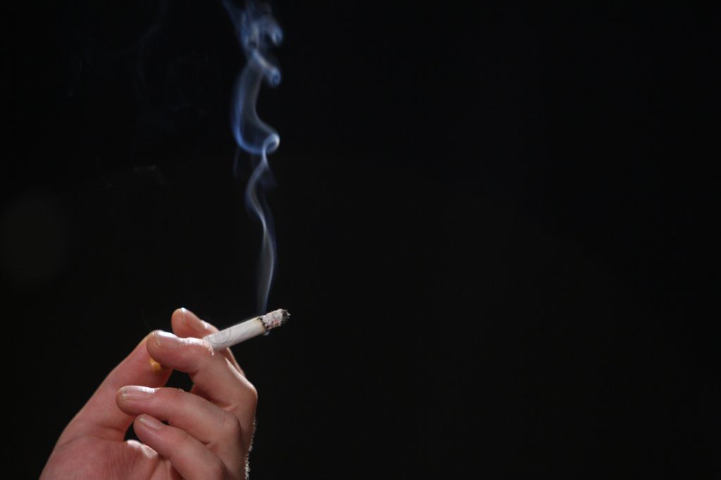 Kajenje in literatura: »Šel je po cigarete in ni ga bilo več nazaj«