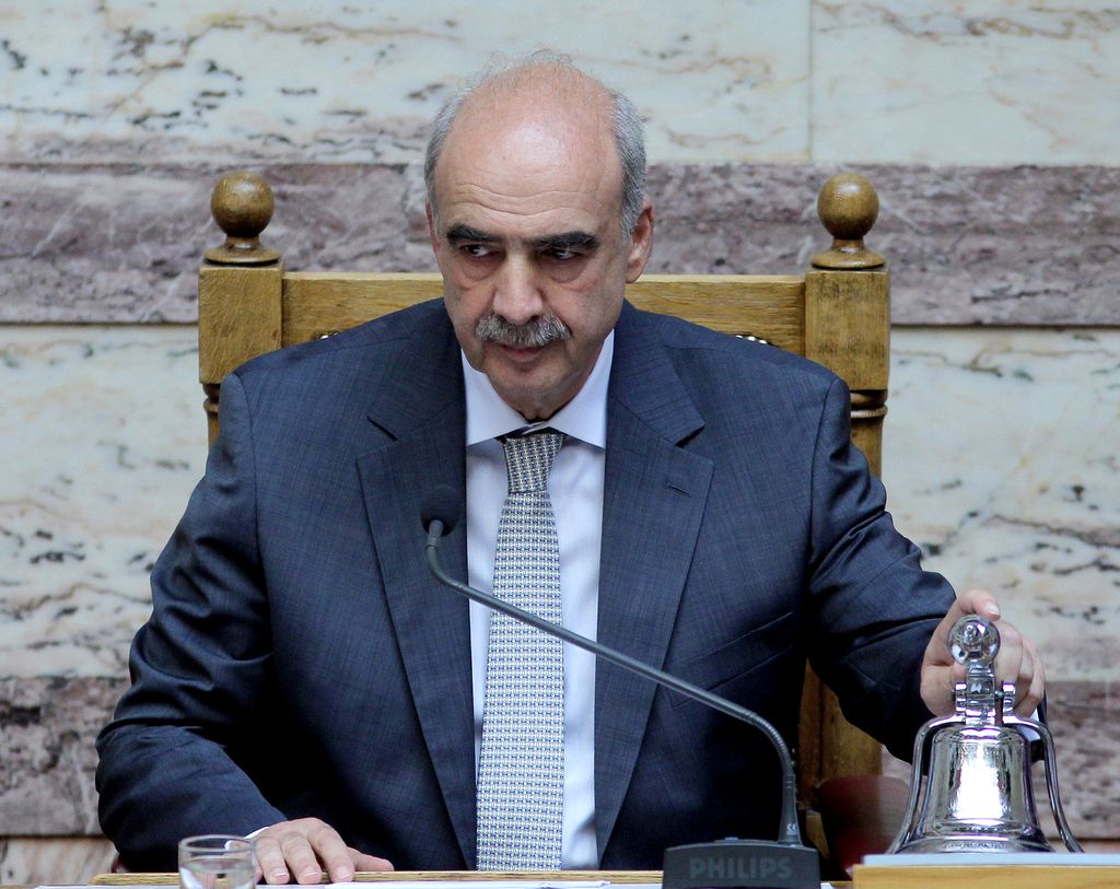 Predsednik grškega parlamenta začasno odstopil