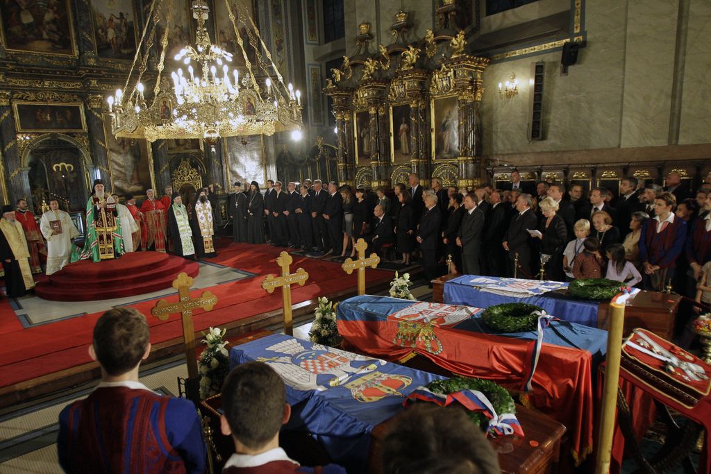 V Srbijo prepeljali posmrtne ostanke kneza Pavla
