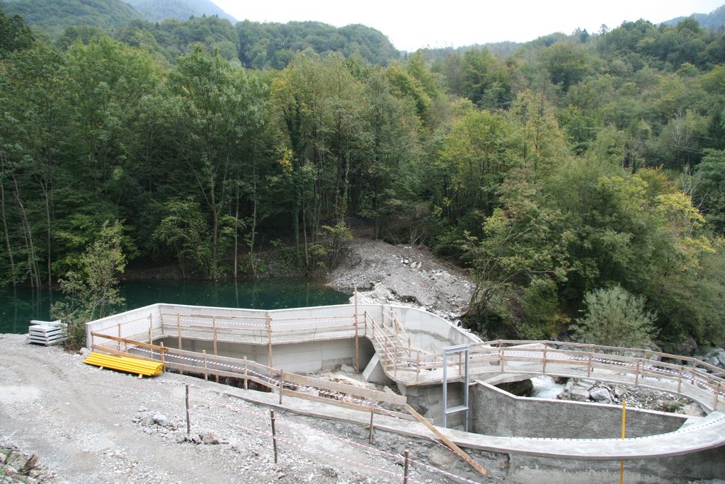 Gradnja hidroelektrarn ustavljena za več let