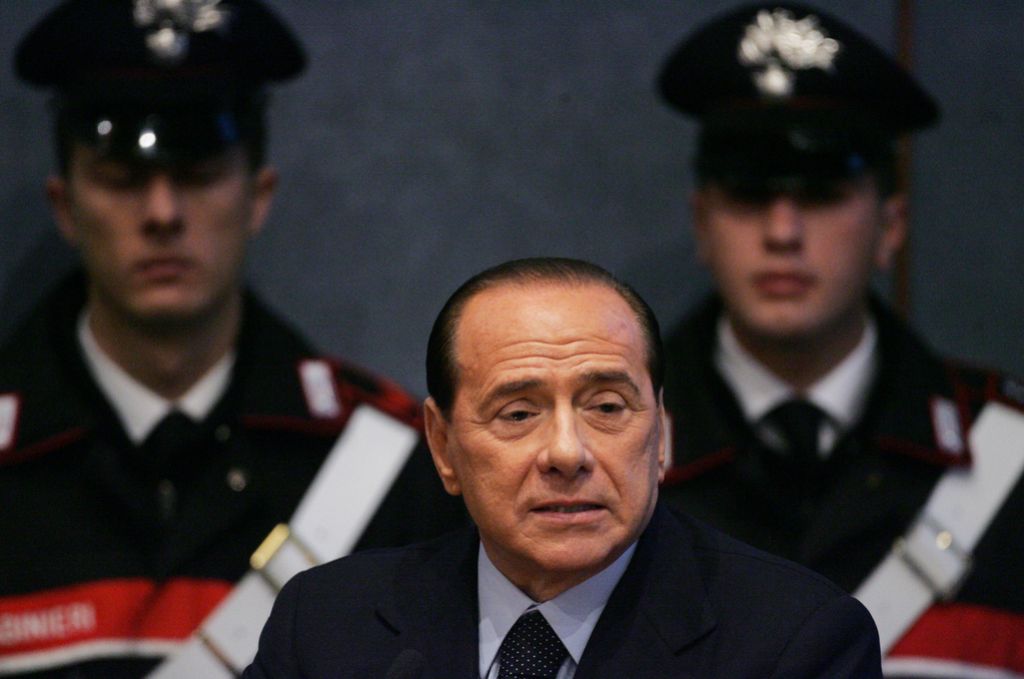 Monti je padel, ker je tako hotel Berlusconi