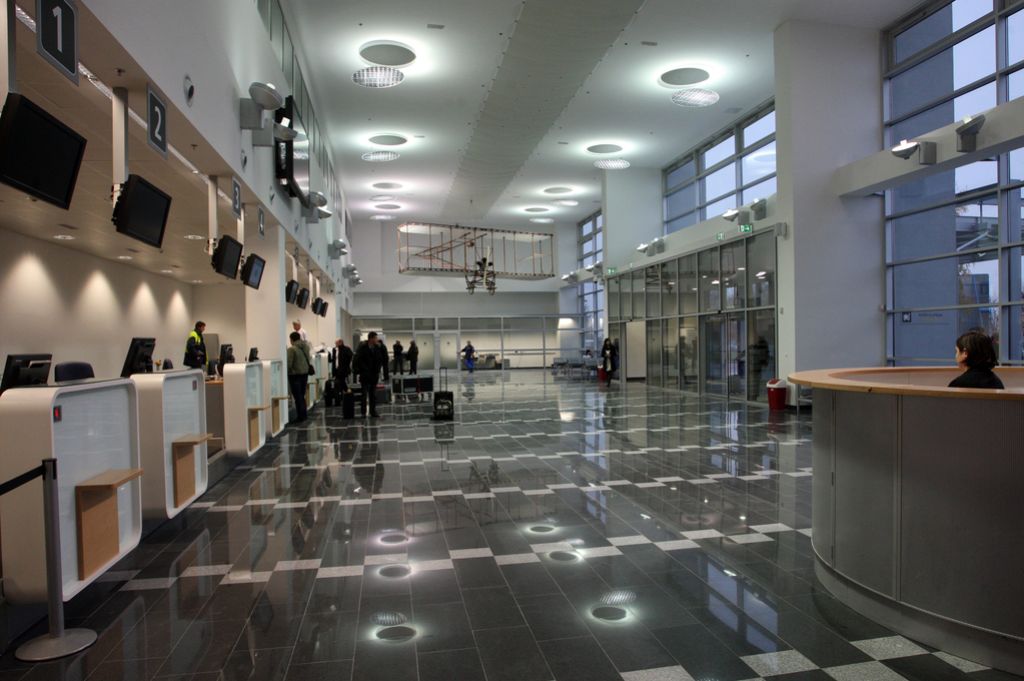 Na mariborskem letališču odprli novi potniški terminal