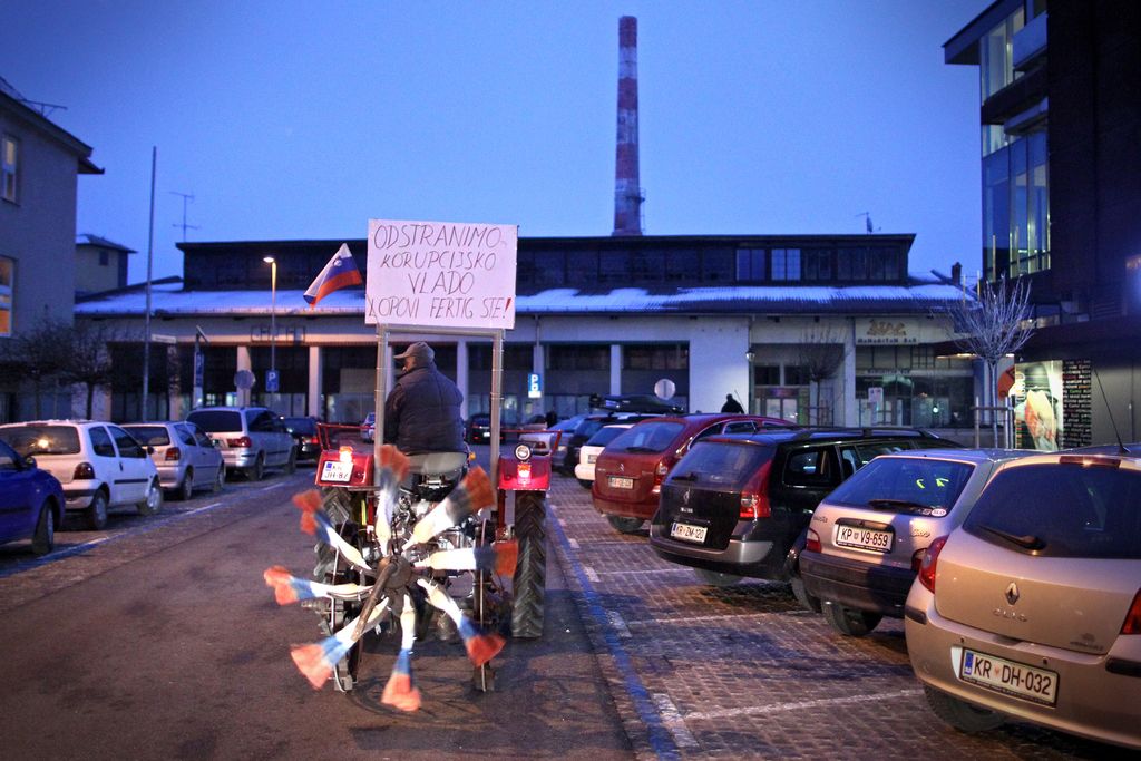Protestna shoda v Kranju in Kopru (v živo)