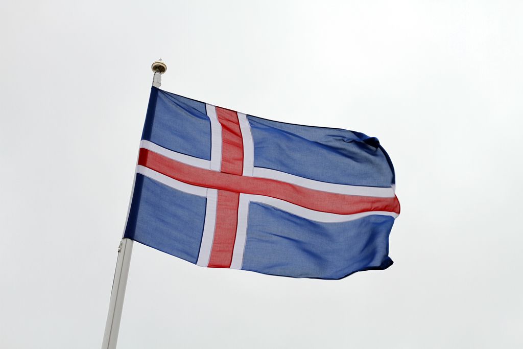 Miti in resnice reševanja Islandije