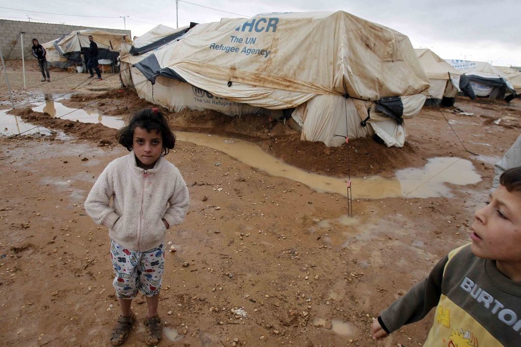 Najmanj 4 milijone Sircev potrebuje humanitarno pomoč