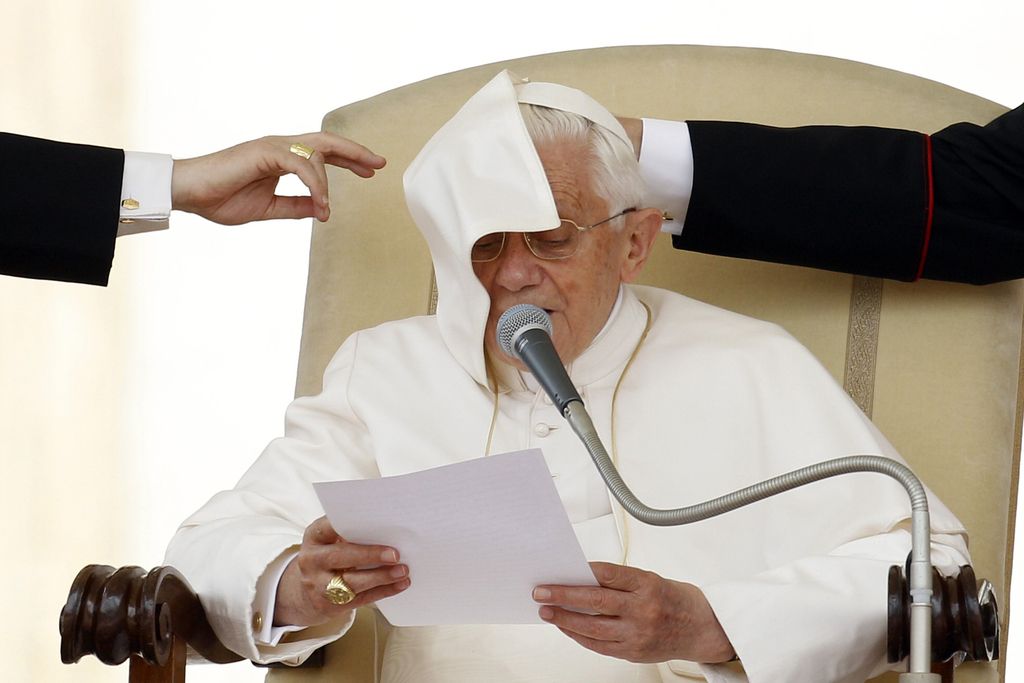 Dosje: Konec Ratzingerjeve ere