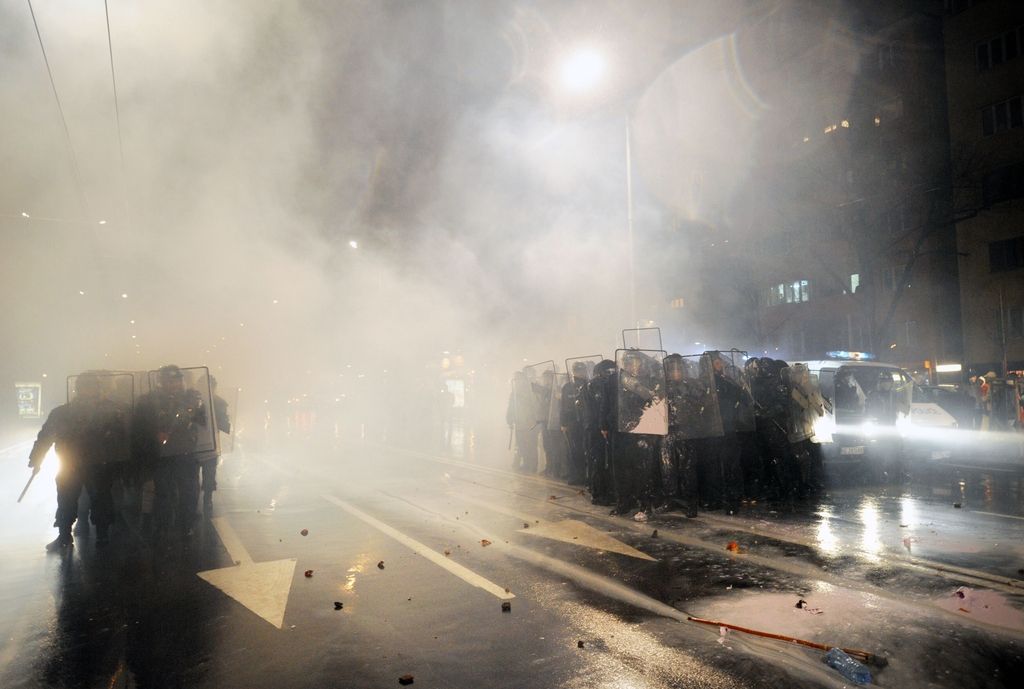 Bolgarska vlada po množičnih protestih nepričakovano odstopila