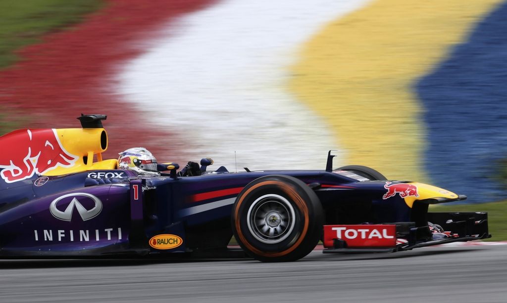 F1: dvojna zmaga Red Bulla v Sepangu - Vettel slavi, Webber razočaran