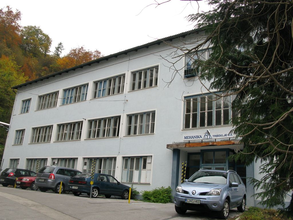 Žebelj v krsto namesto v kreativni center