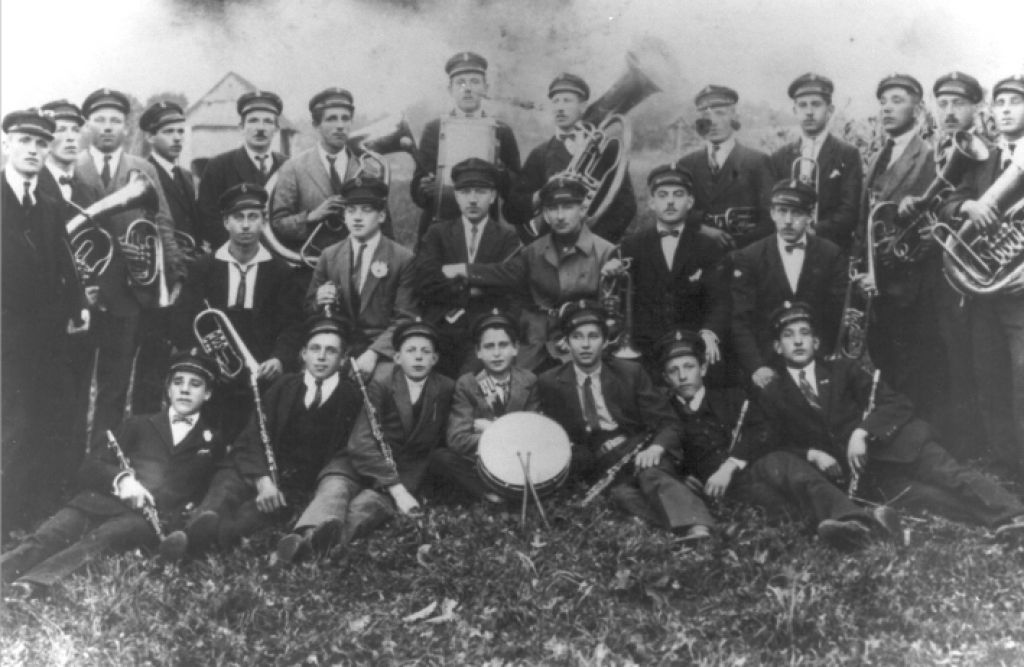 Sto let Pihalnega orkestra Logatec