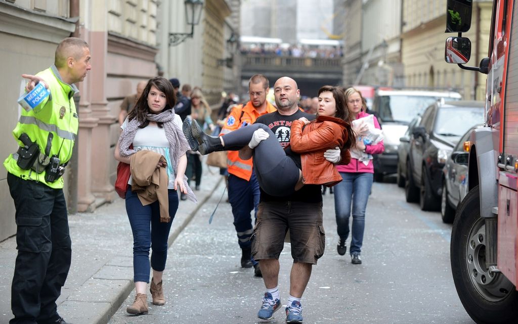Središče Prage stresla eksplozija plina