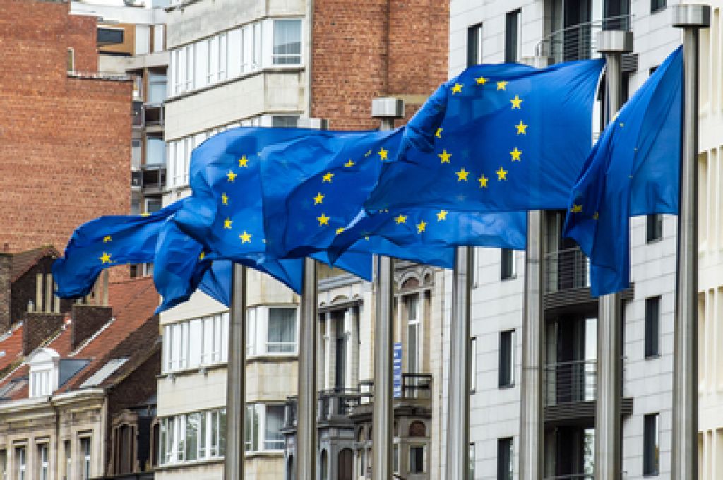 Bruselj: varčevati na tekoči porabi, ne na investicijah